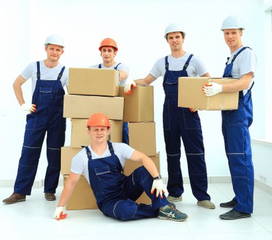 Clean and organized self storage facility in Thehale