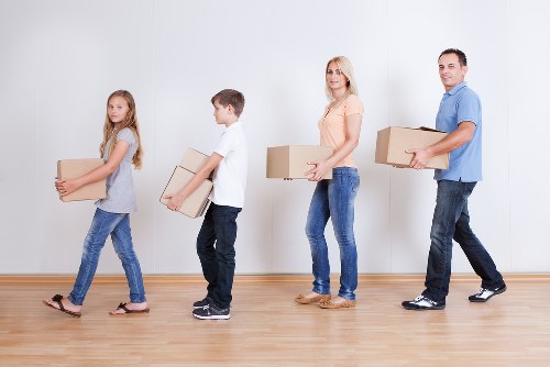Packing boxes for a small local move in Thehale